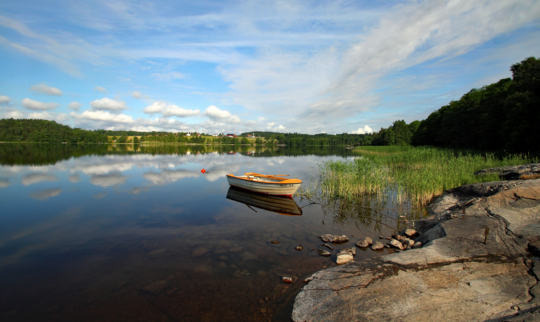 Windstille am See 