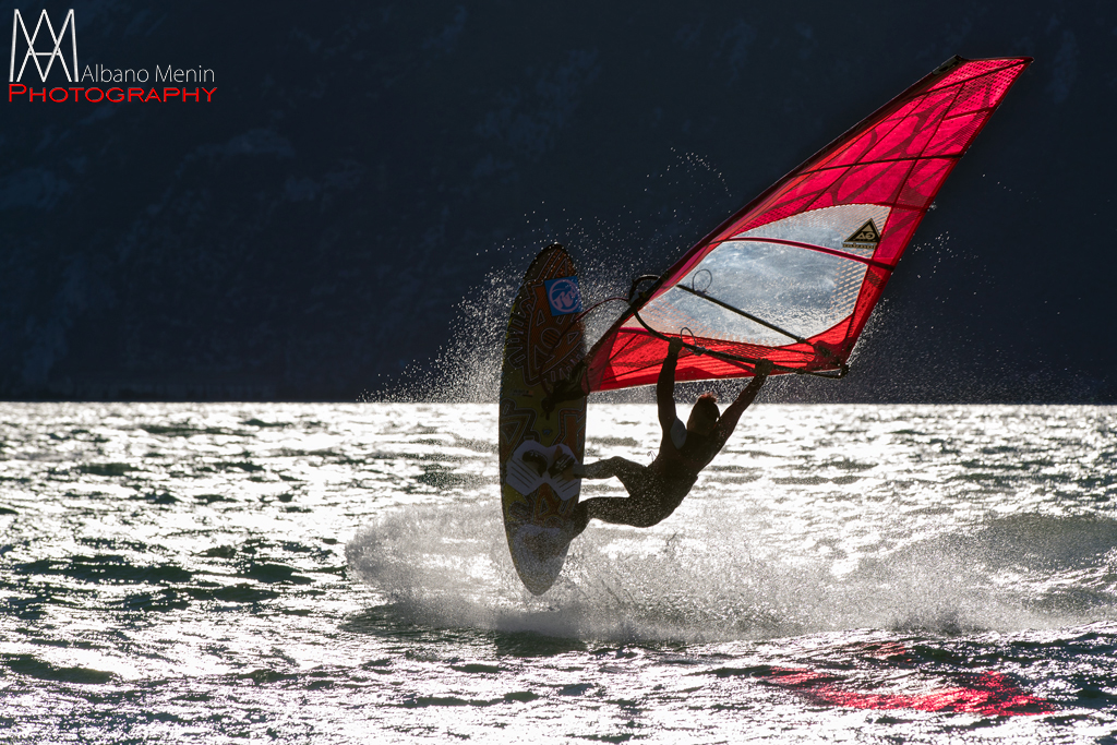 Windsurf al sorgere del sol