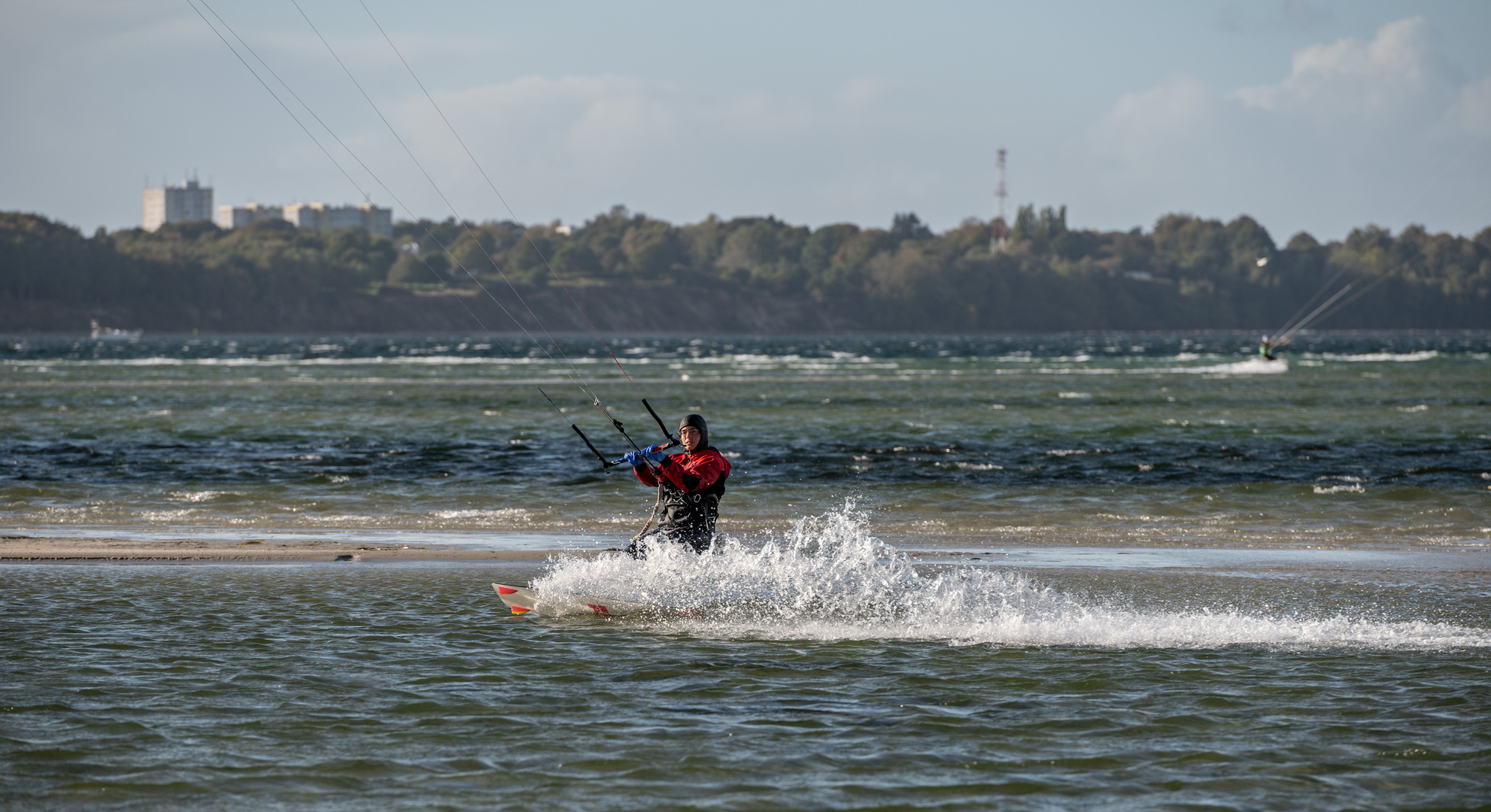 Windsurfen in der Kieler Förde im Herbst