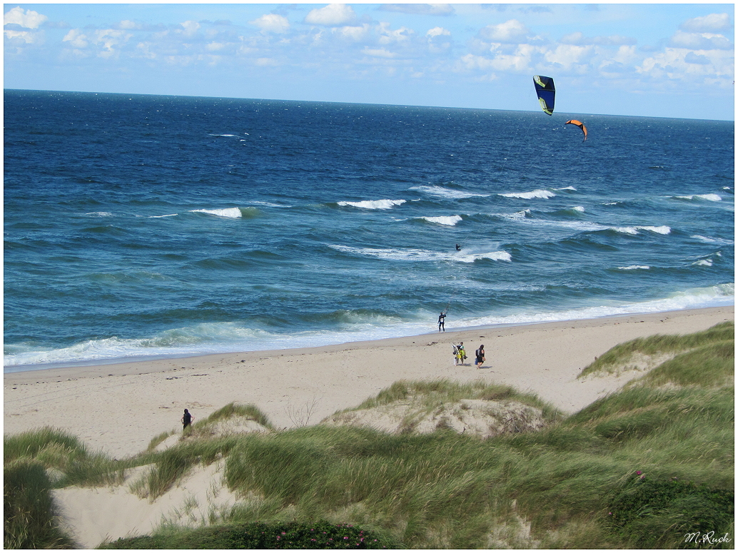 Windsurfer am Strand der Nordsee ,