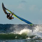 Windsurfer beim Backloop