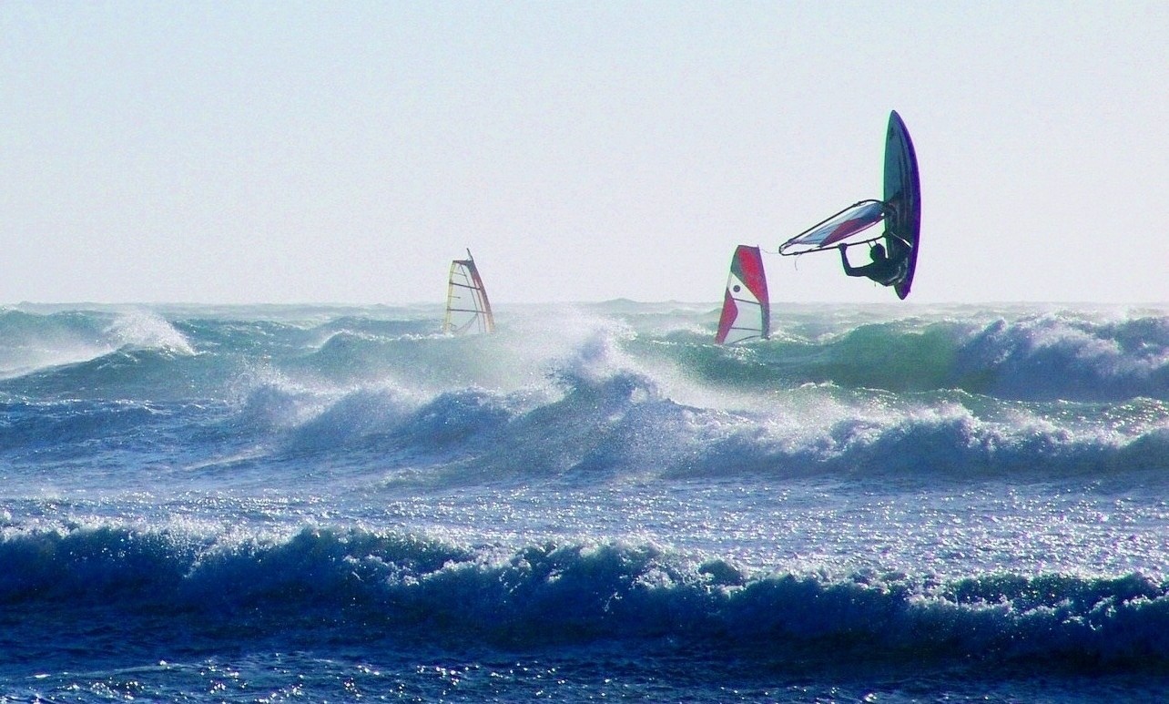 windsurfing