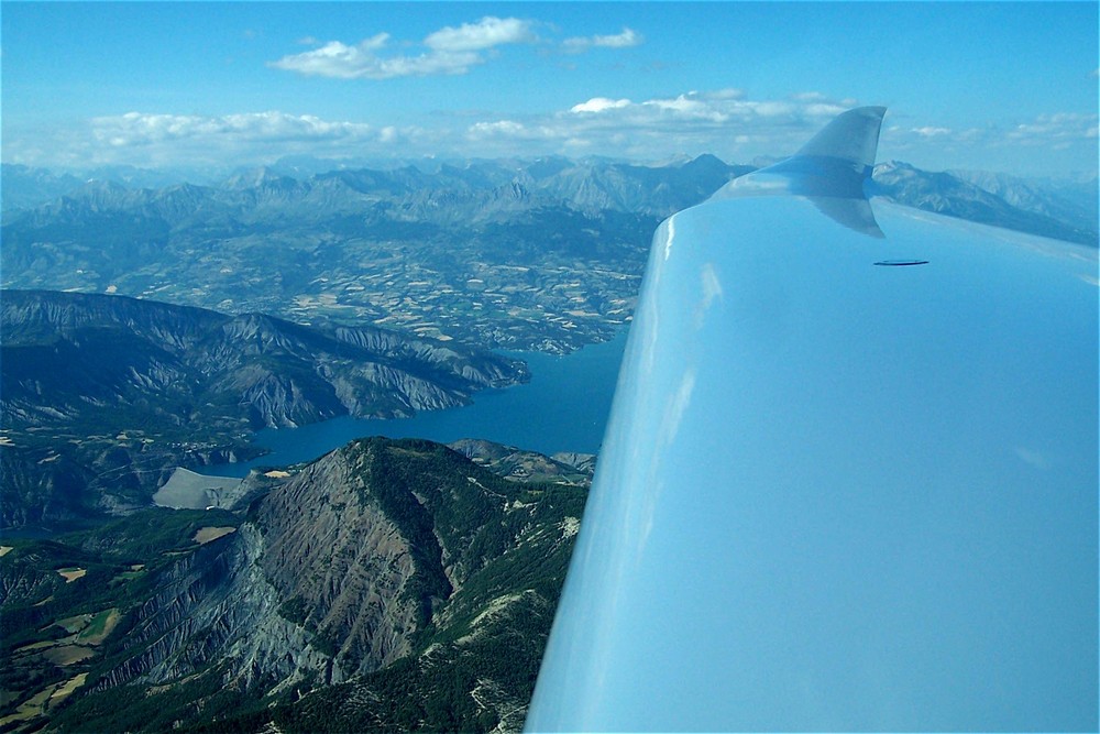 Wing in the sky of the south alps