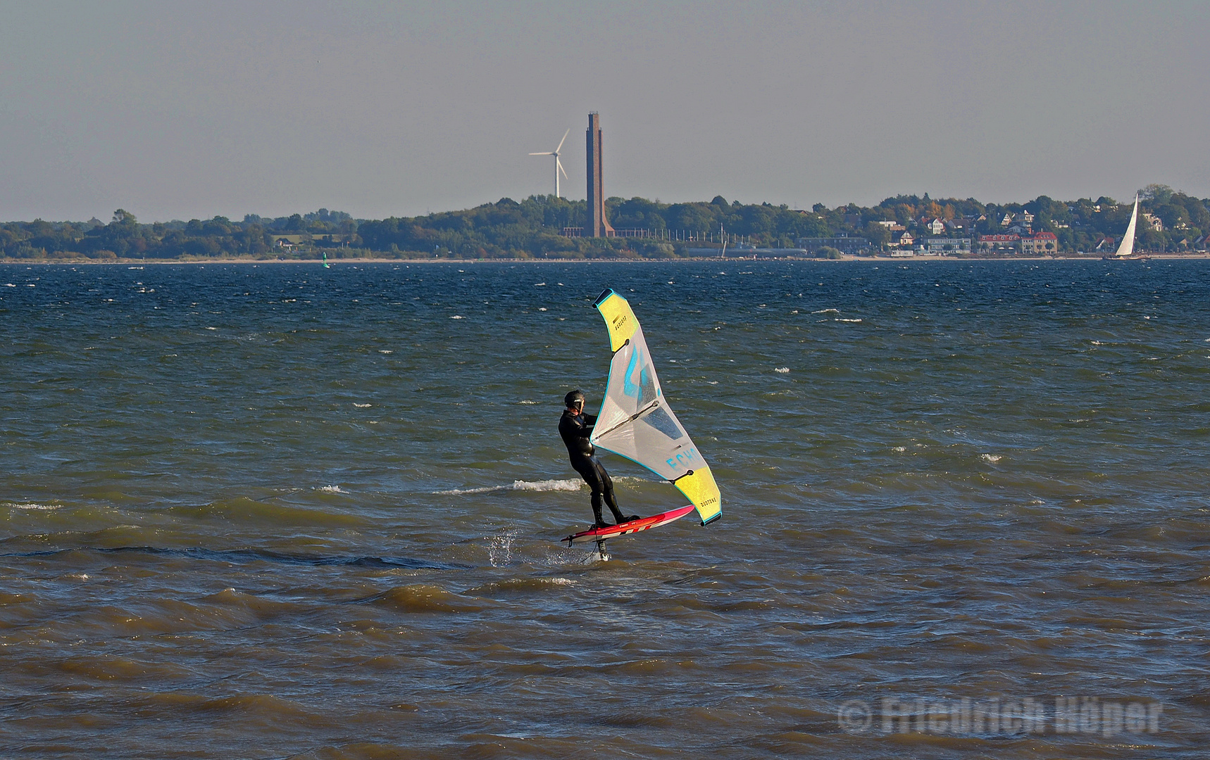 Wing Surfing vor Strande 