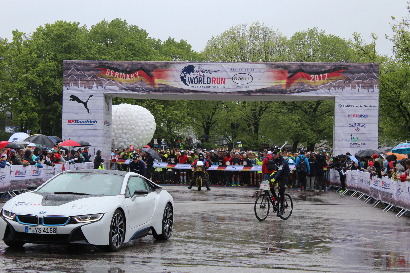 WINGS FOR LIFE WORLDRUN DEUTSCHLAND MÜNCHEN 2017 Vor dem Start. Foto