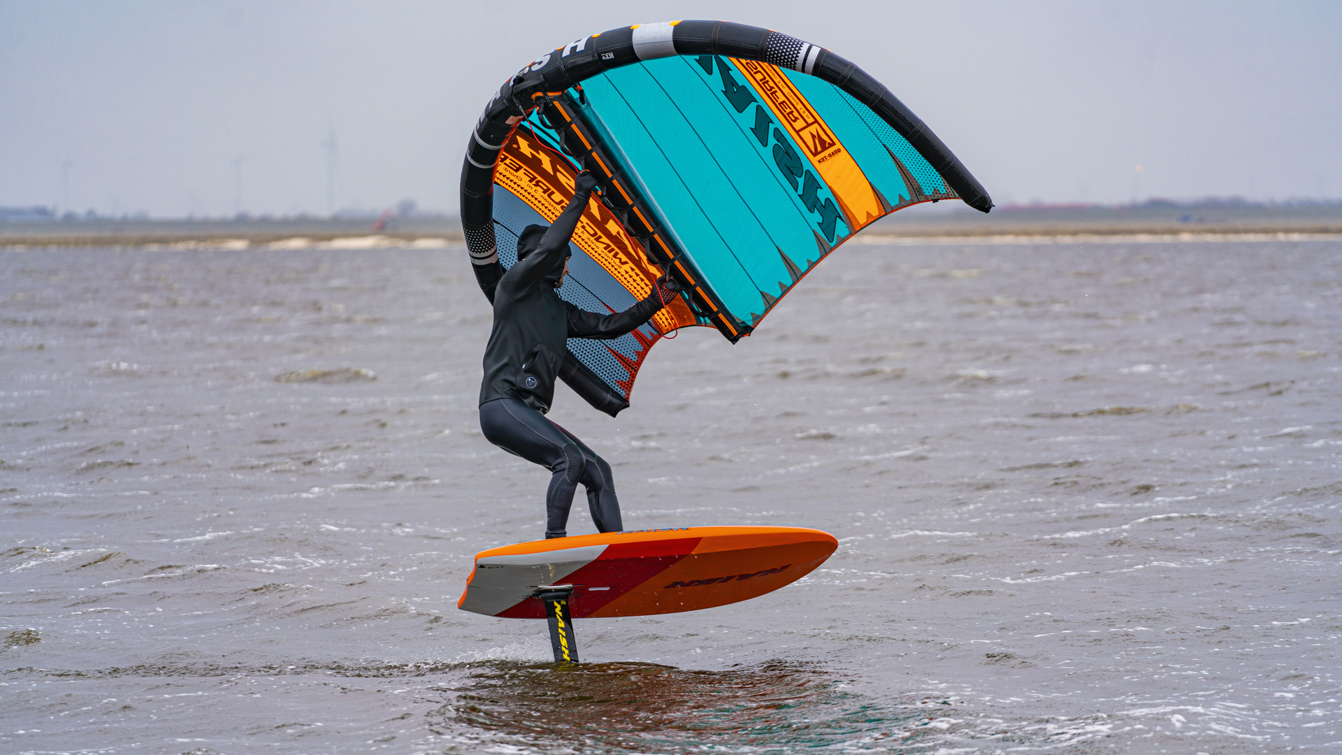 Wingsurfen im Meldorfer Speicherkoog