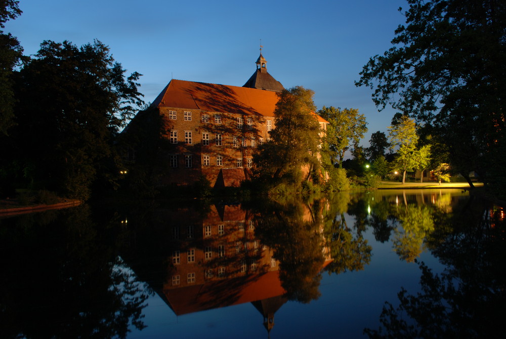 Winsener Schloss bei Nacht