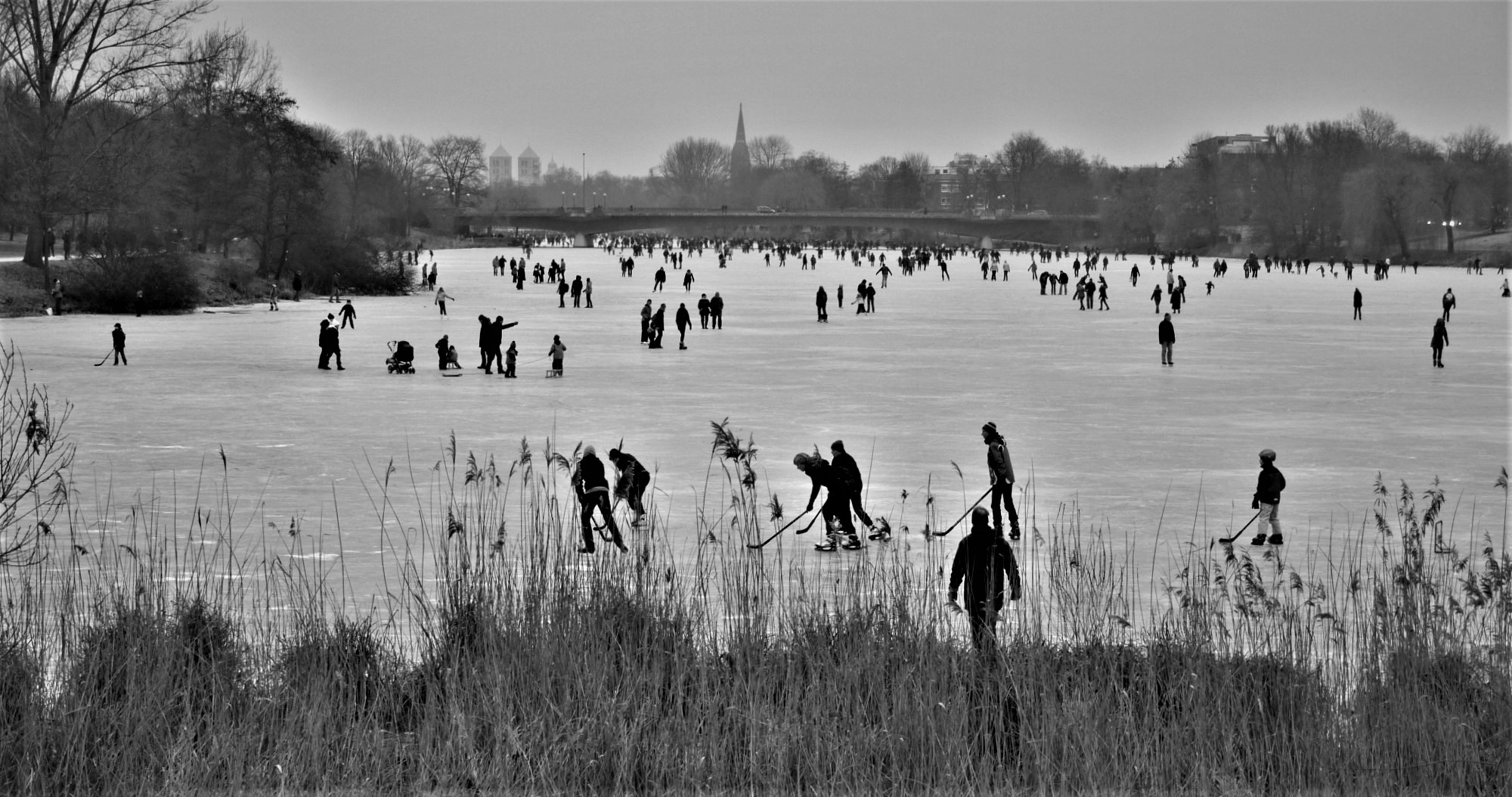 Winter 2012 - Eisvergnügen auf dem Aasee für Jung und Alt