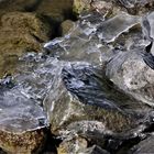 Winter 2018 - Gefrorene Steine am Ufer des Kanals