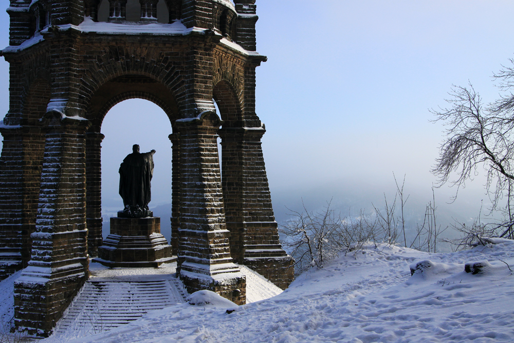 Winter am Denkmal