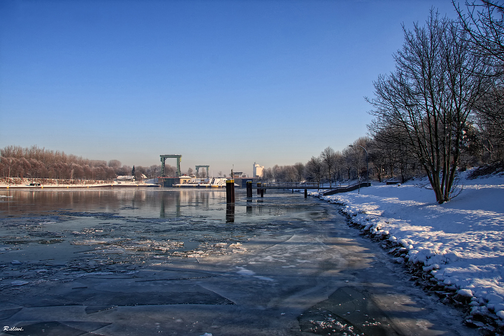 Winter am Kanal