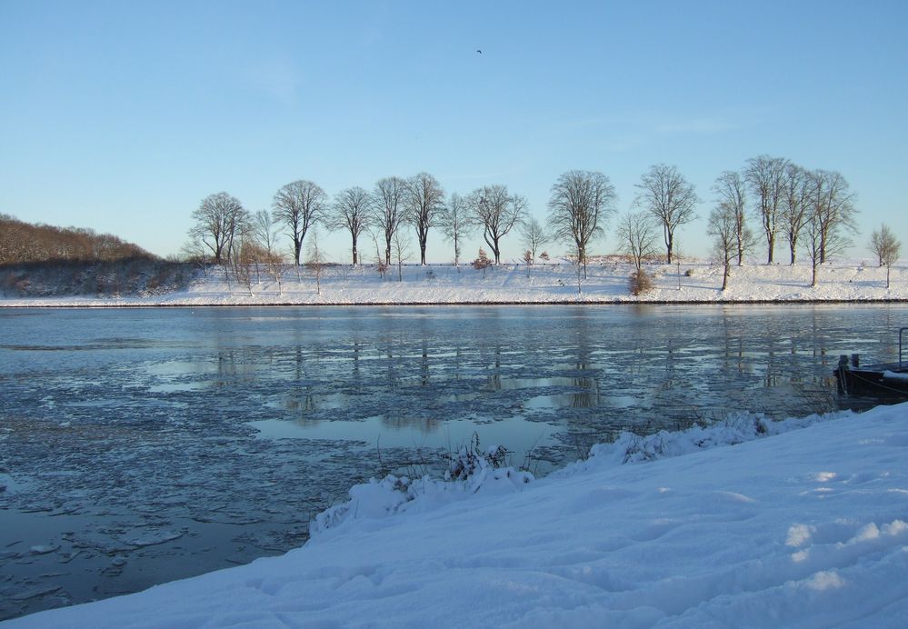 Winter am Kanal