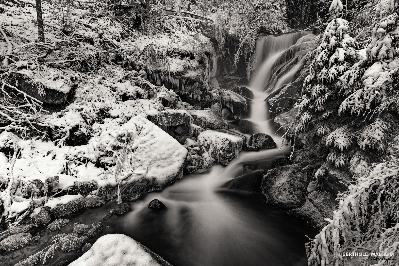 Winter am Wasserfall