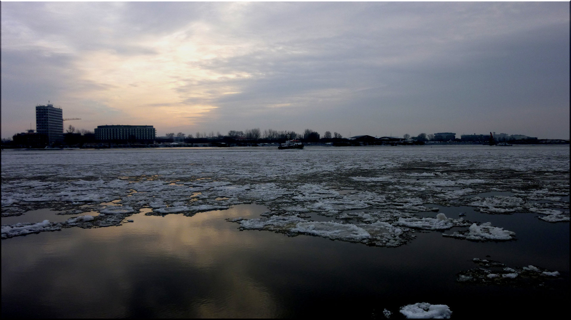 Winter an der Elbe