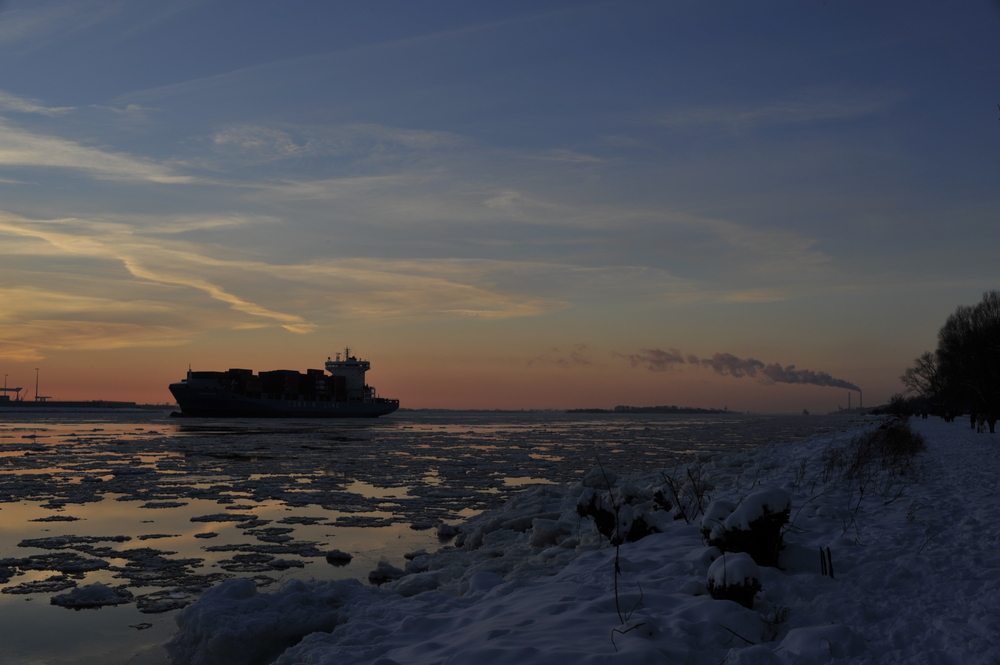 Winter an der Elbe - Winter time at river Elbe