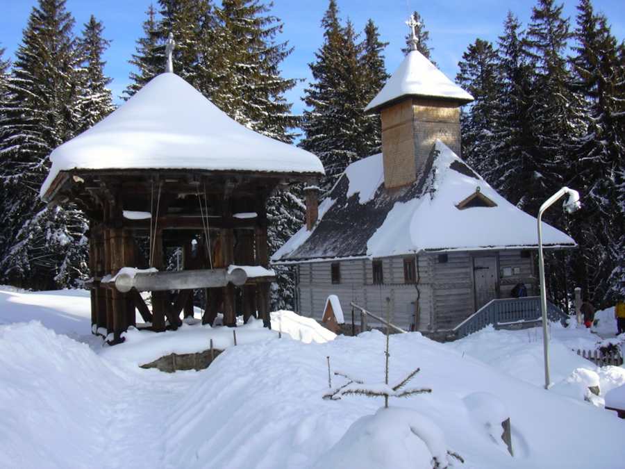 Winter at the Schitul Paltinis Church