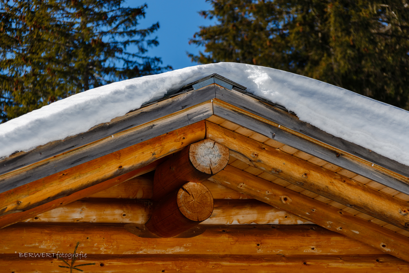 Winter auf dem Hüttli-Dach 01