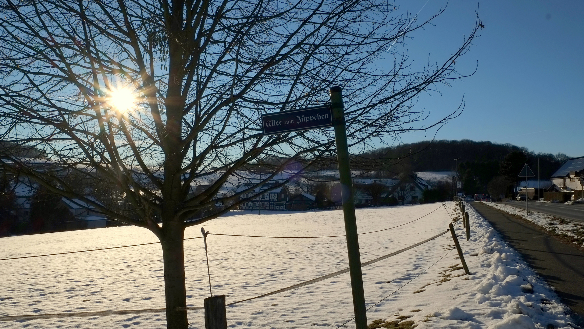 Winter im Bergischen Land - die Allee zum Jüppchen