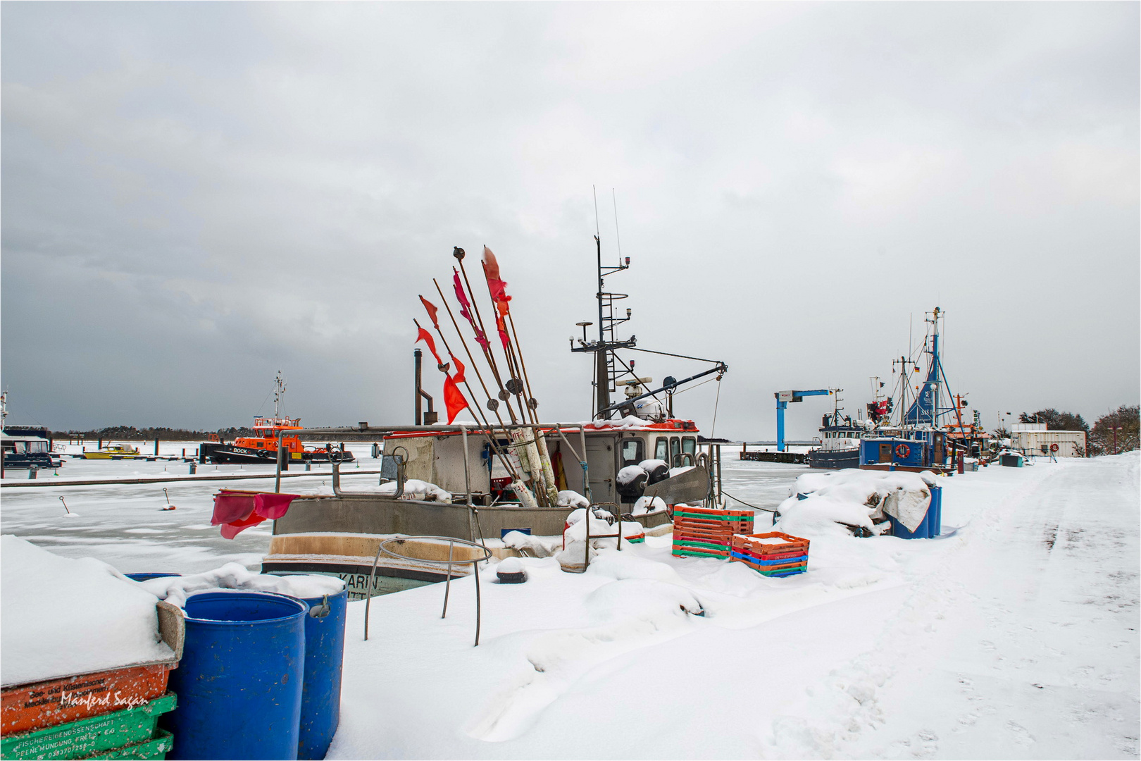 Winter im kleinen Hafen von Barhöft