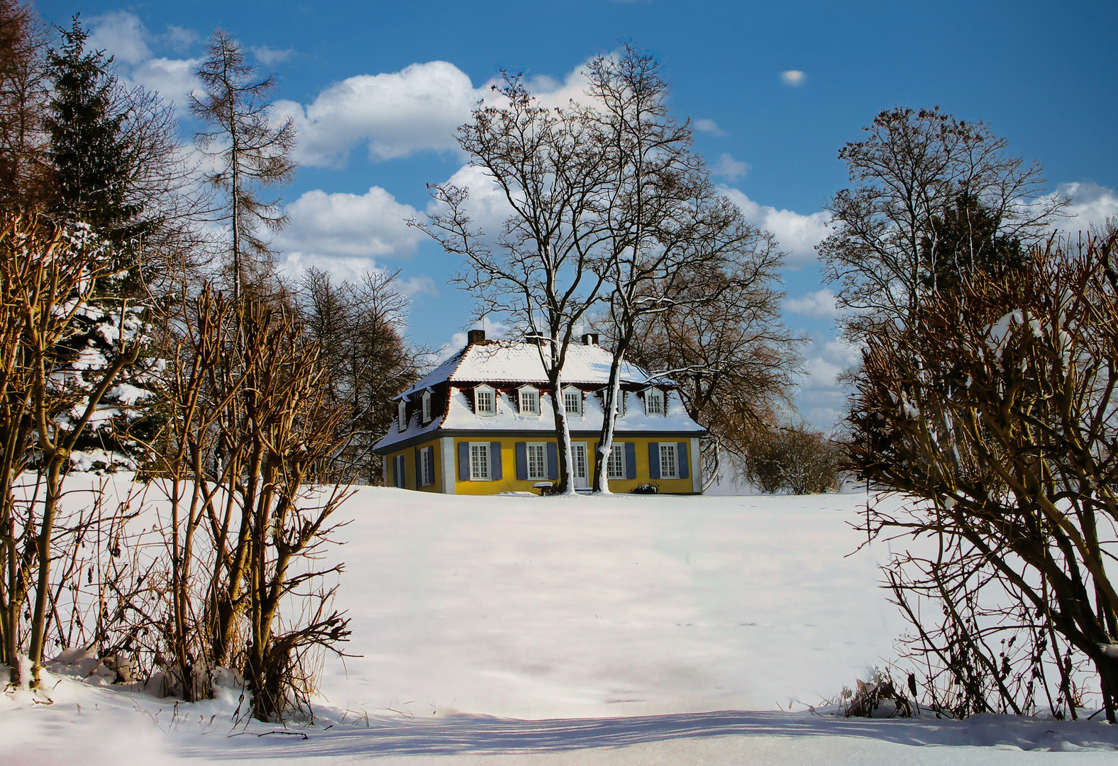 Winter in einsamer und ruhiger Landschaft