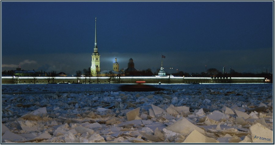 Winter in Sankt-Peterburg (Der kleine Eisbrecher sticht die Neva)