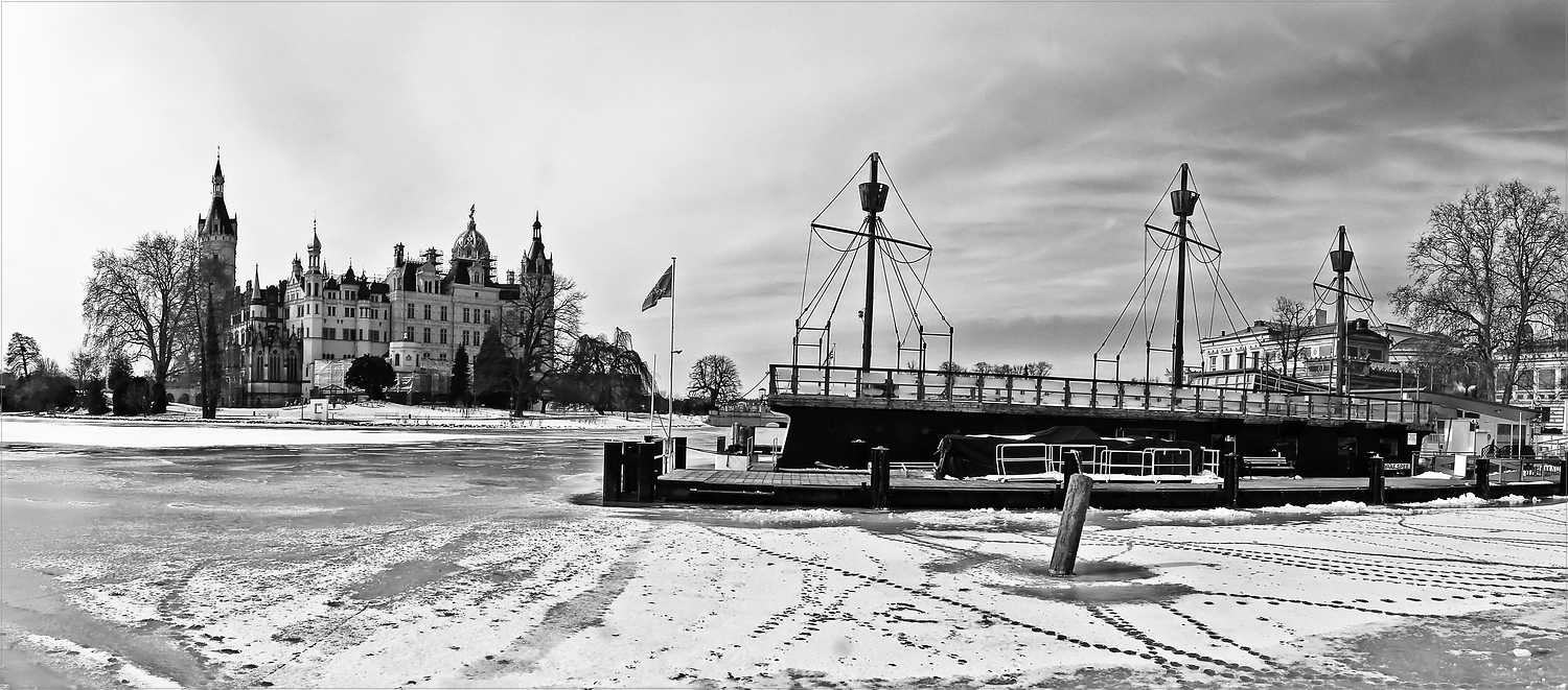 * Winter in Schwerin*