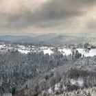 Winter-Lichtstimmung auf dem Hermersberger Hof, mit einer Höhe von 550 m ü.N, ist er die...