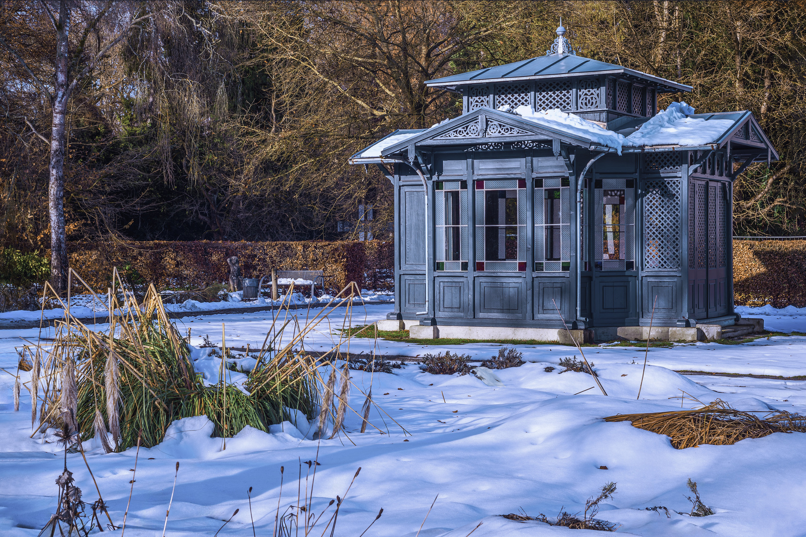 Winter-Melancholie am Garten-Pavillon