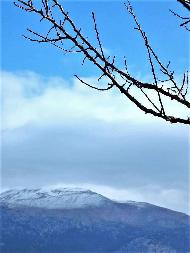 Winter mit Schnee auf dem Berggipfel