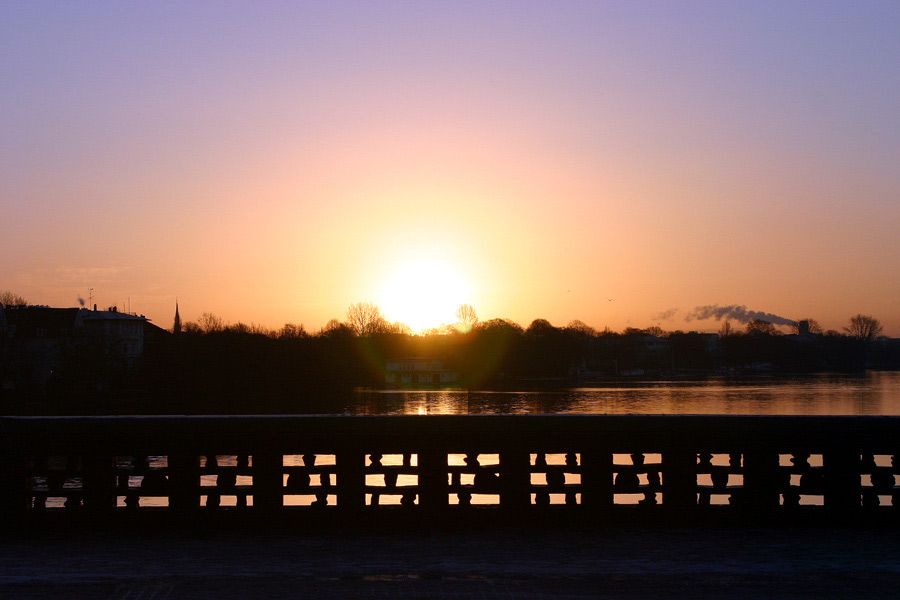 Winter-Sonnenaufgang an der Alster