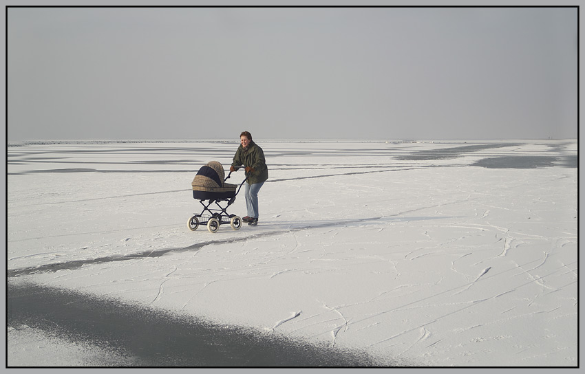 Winter-Spaziergang auf dem Eis