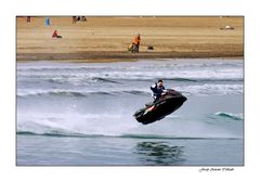 Winter Sunday at  Les Arenes beach (II)