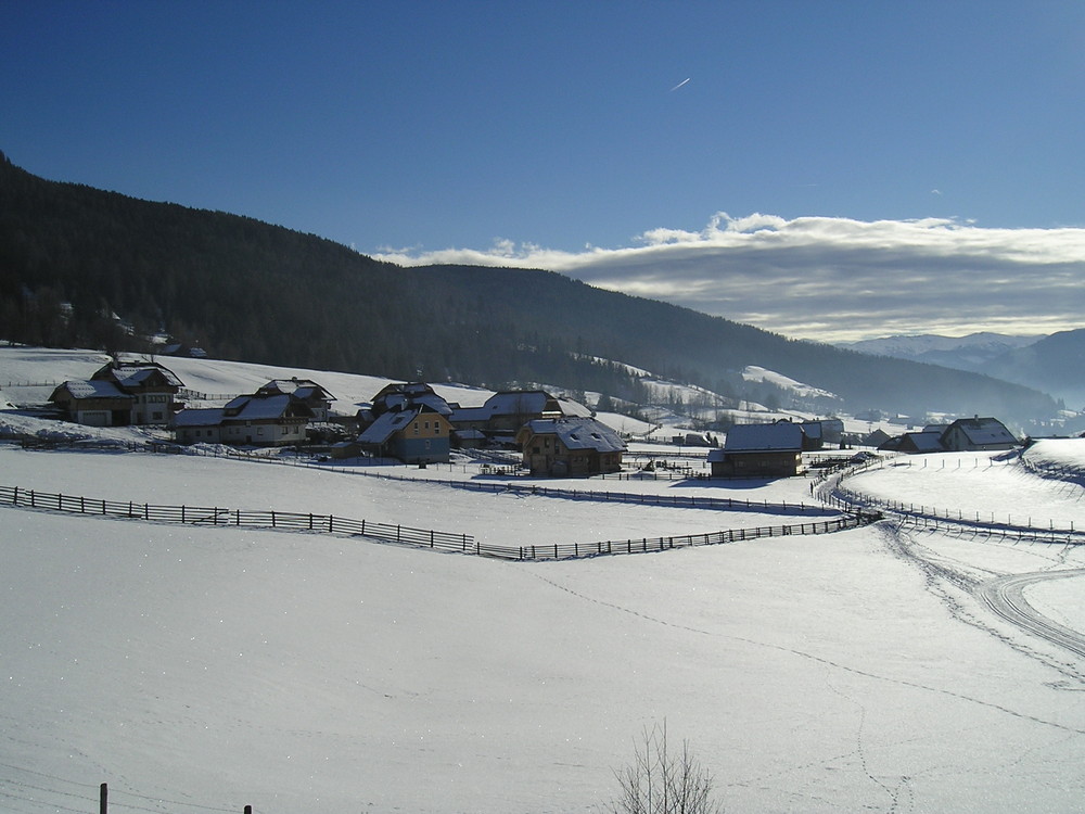 Winter über dem Dorf