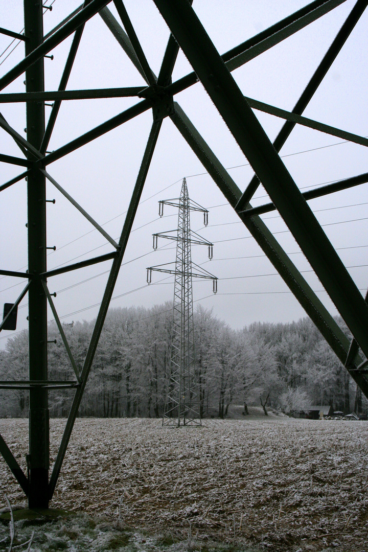 Winter unter Strom , hier knistert es in der Luft :-)