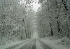 Winter, verschneite Straße