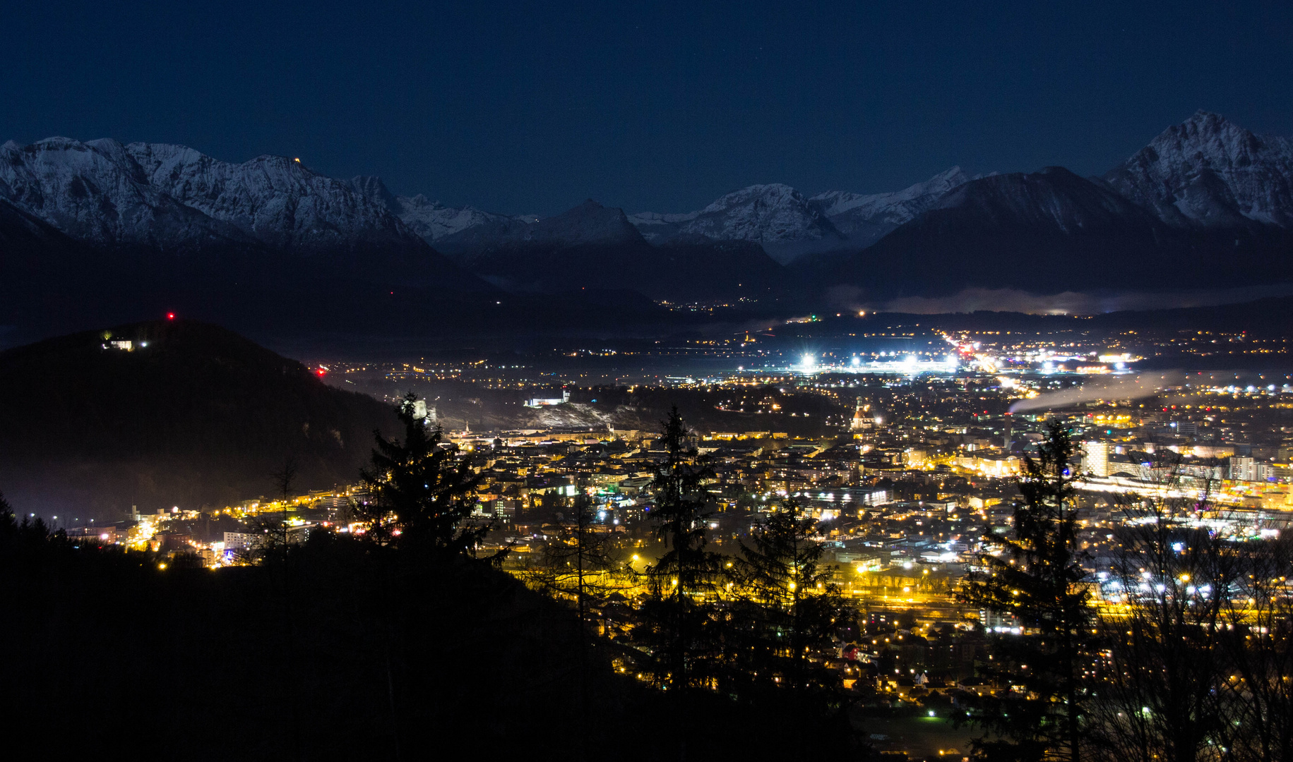 Winter-Vollmondnacht über Salzburg