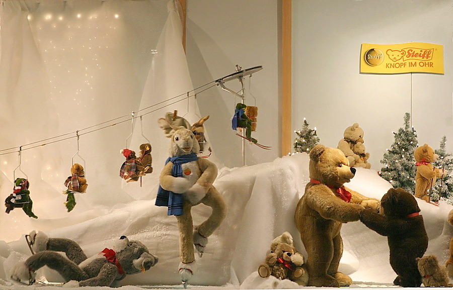 Winter-Wonderland der Kuscheltiere von Wilfried Becker