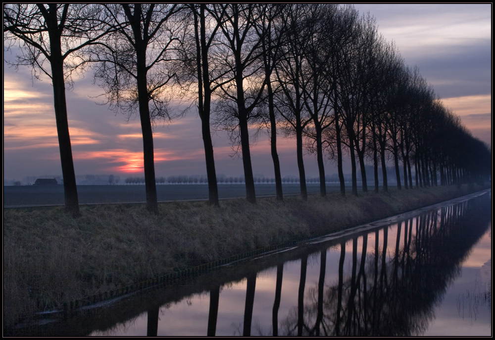 Winterabend am Kanal