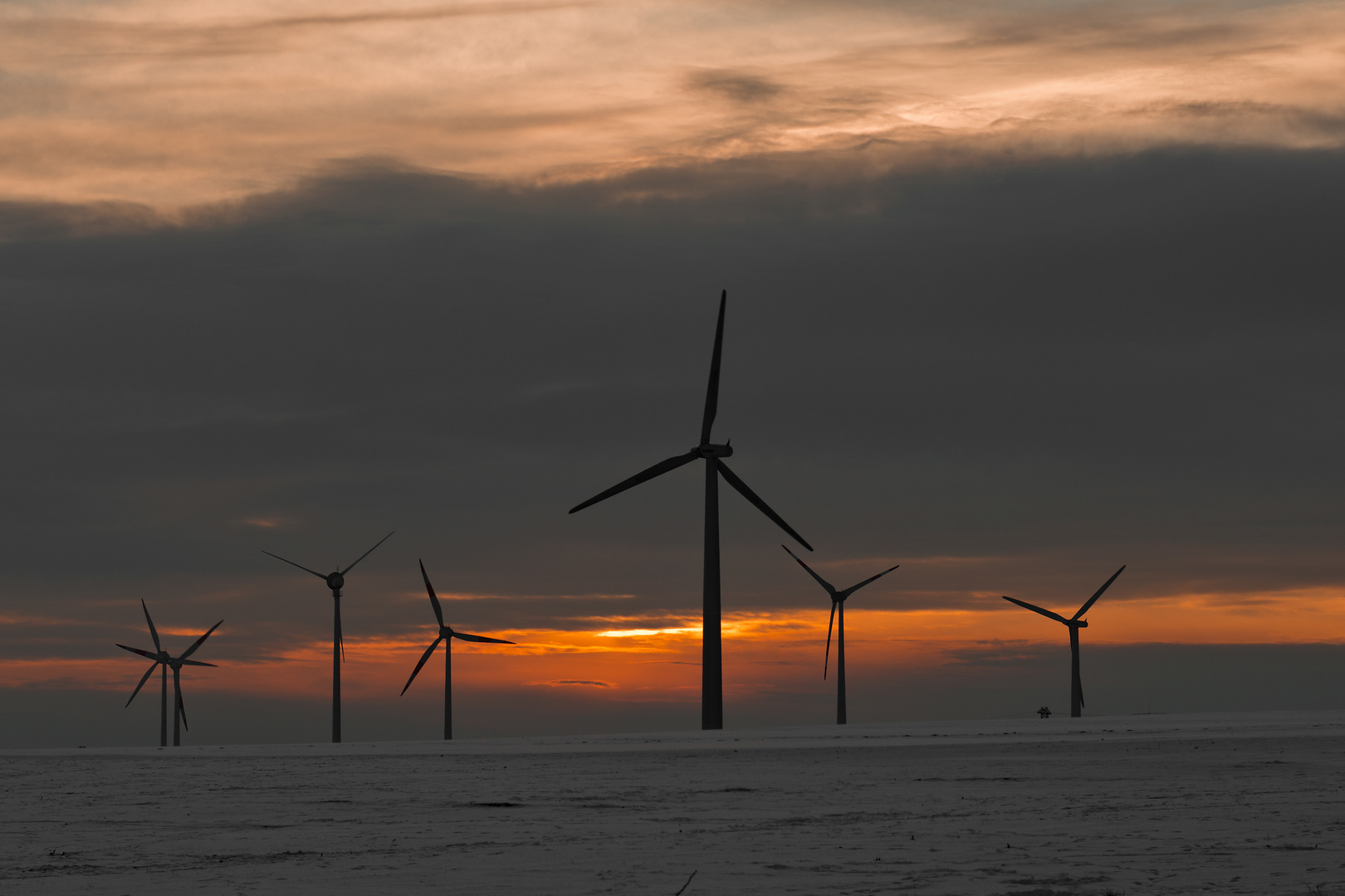 Winterabend im Windpark