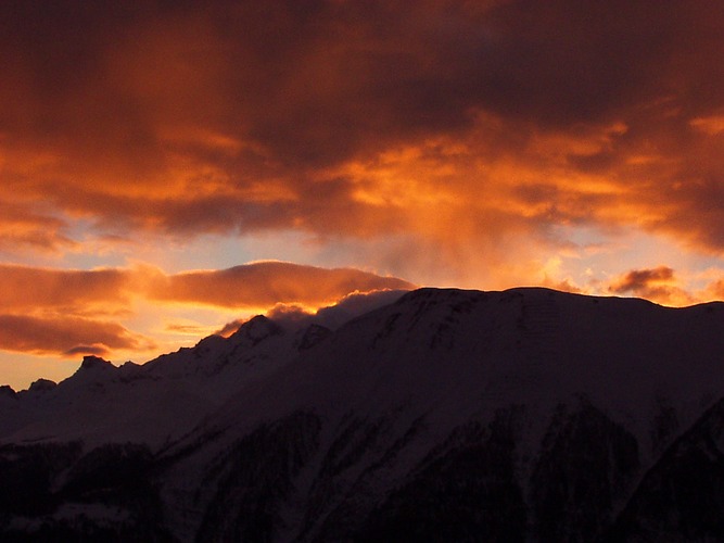 Winterabend in Walliser Alpen