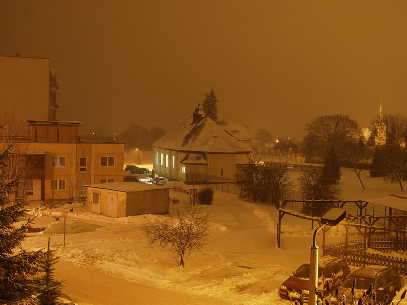 Winterabend mit Natriumdampflampen