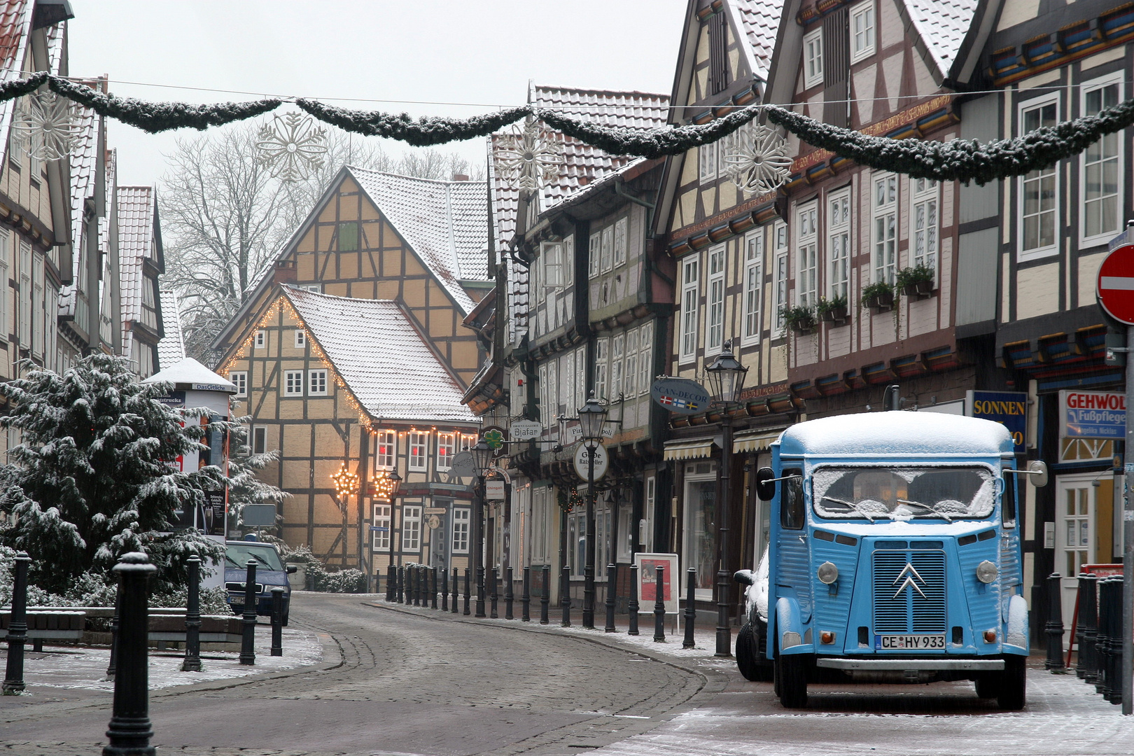 Winterbild mit Citroen HY