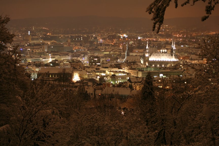 Winterblick über Aachen bei Nacht