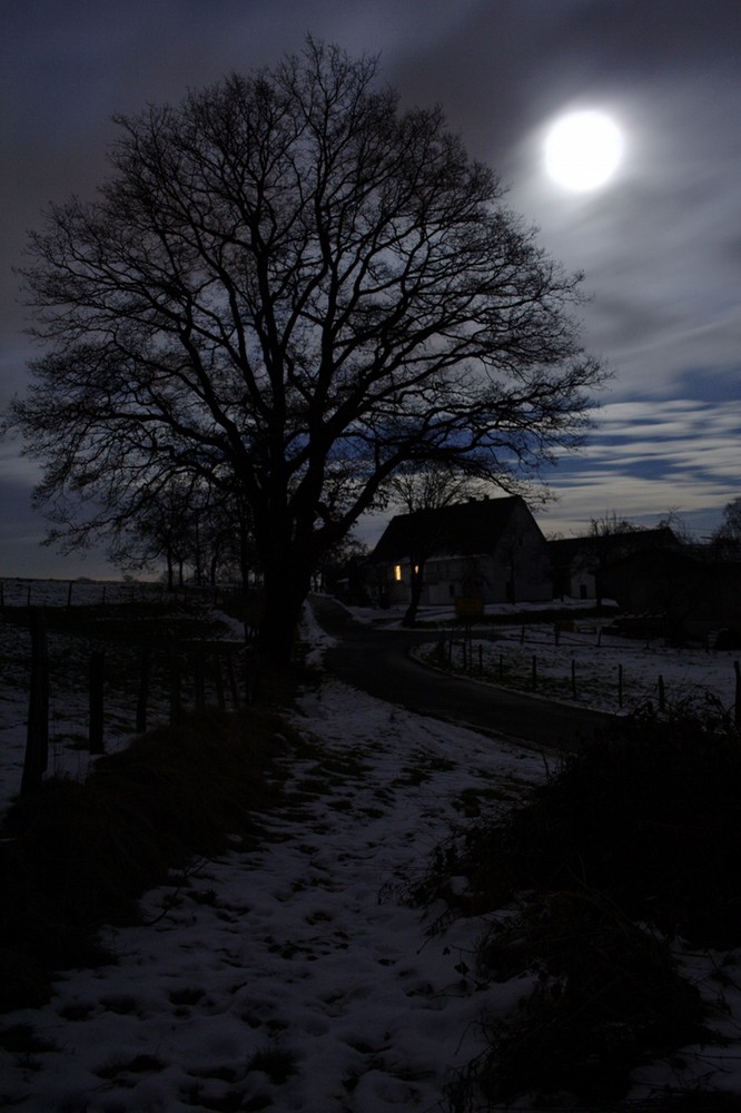 Winterdorf bei Nacht