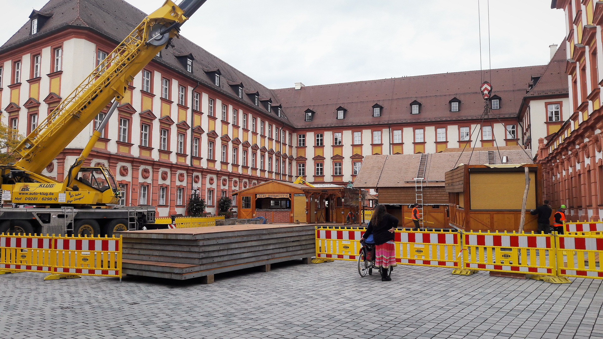 WINTERDORF I  im Aufbau in Bayreuth  4.10.2019