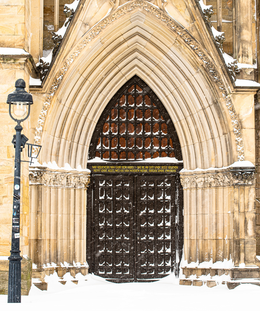 Wintereinbruch an der Marienkirche zu Osnabrück