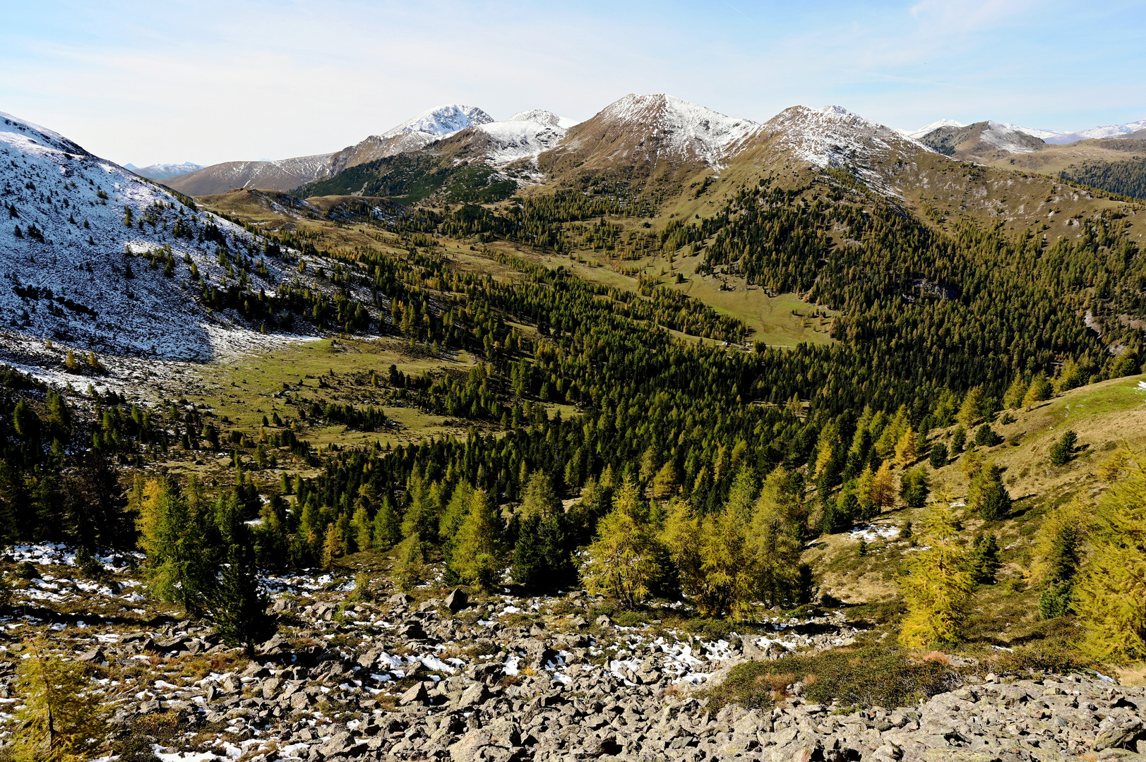 Wintereinbruch in den herbstlichen Nockbergen