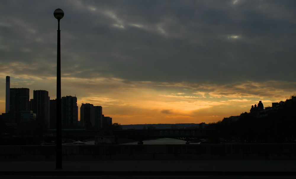 Winterhimmel über der Seine