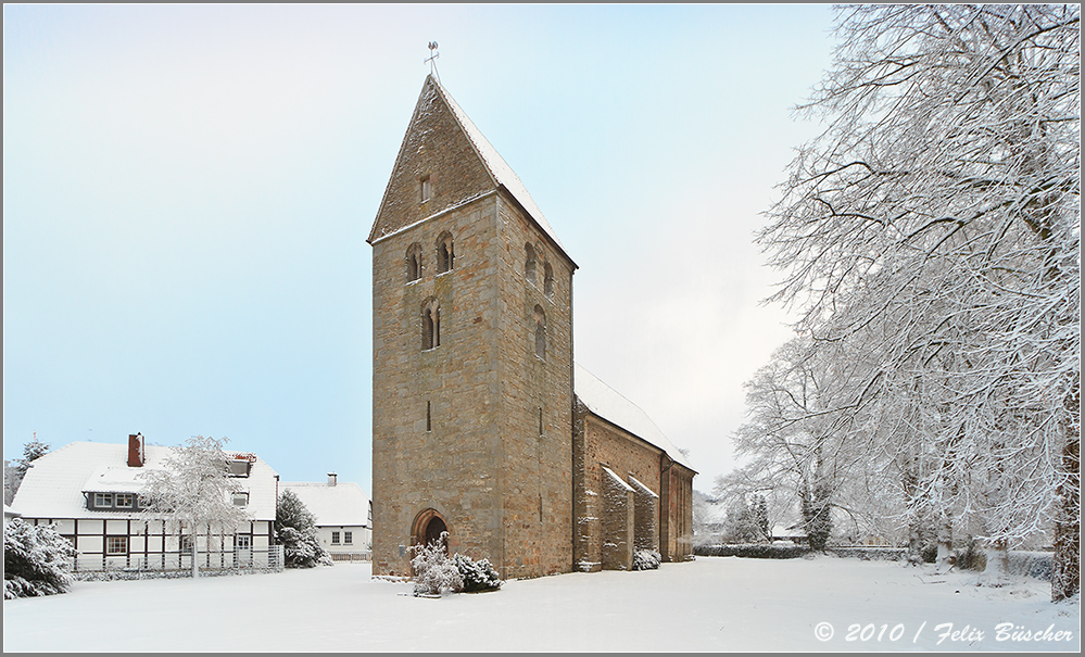 Winteridylle an der ev. Kirche in Recke