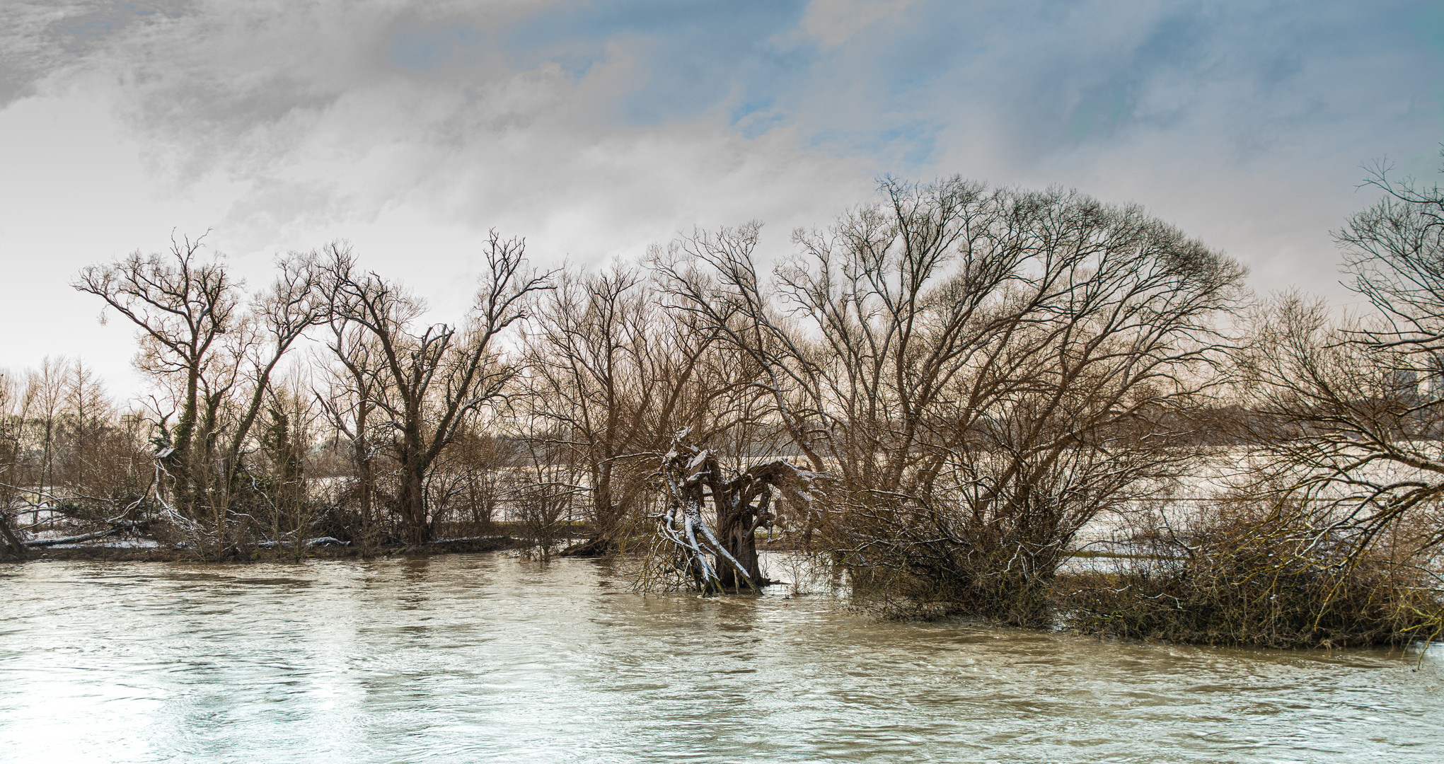 Winterimpression 2 -- Am Fluss